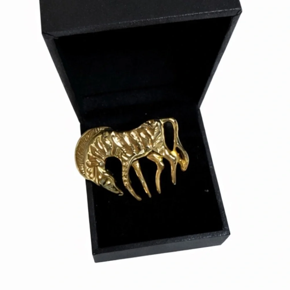 Vintage Gold Zebra Brooch Pin – Statement Vintage Style. Great Condition
